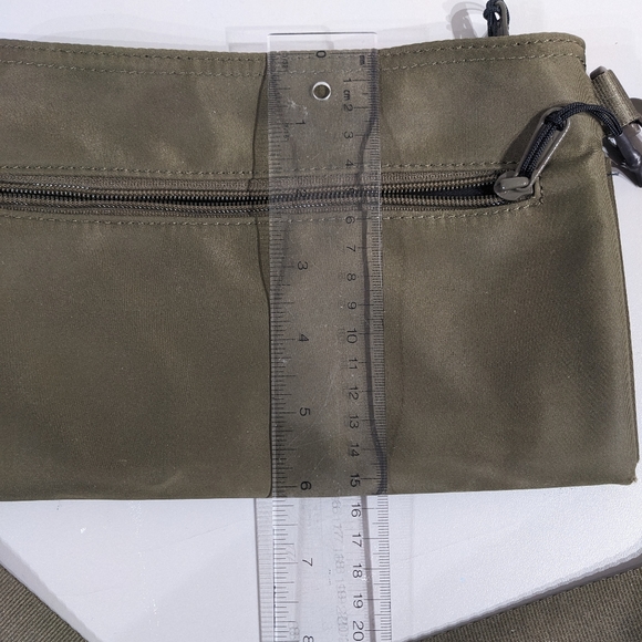 Main Character Nylon cross body pouch - Picture 10 of 10